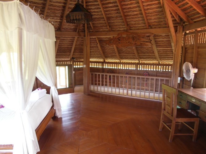  Lakeside Mud Brick House