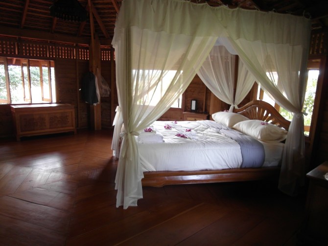  Lakeside Mud Brick House